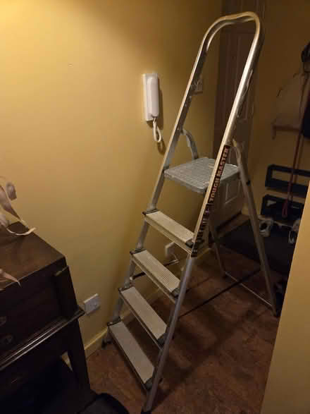 Photo of free Stepladder 5-step aluminium (E15 1HB) #1