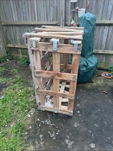 Photo of free log storage (Blindley Heath) #3