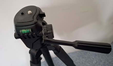 Photo of free Small tripod (Vivitar brand) and bag (Emmbrook RG41) #2