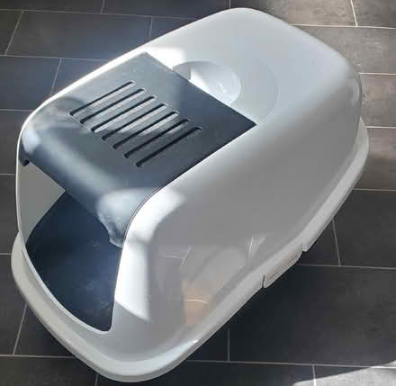 Photo of free Hooded cat litter tray (Barnton CW8) #1