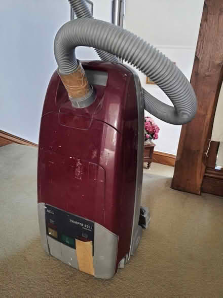 Photo of free AEG vacuum cleaner (Stroud central) #1