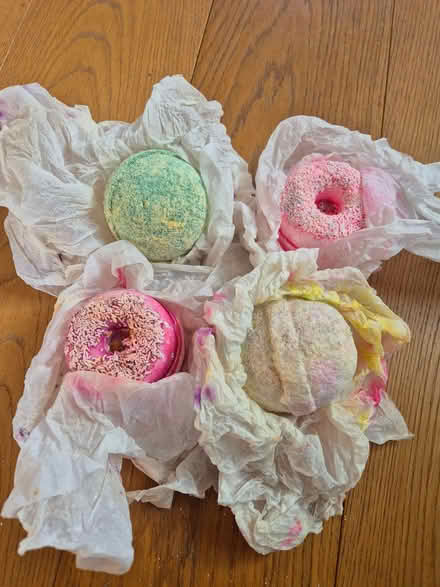 Photo of free Four bath bombs (Carleton FY6) #1