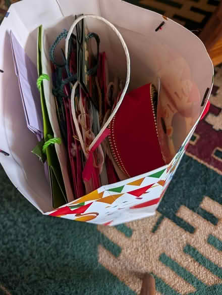 Photo of free Holliday Bags for gift give (Glen Burnie near GBHS.) #1