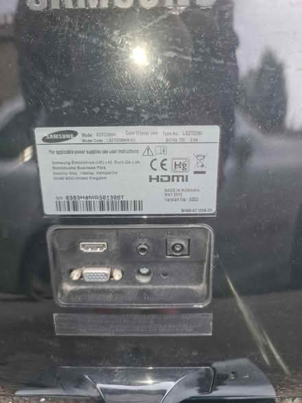 Photo of free Samsung monitor, cracked screen (Dalston E8) #4