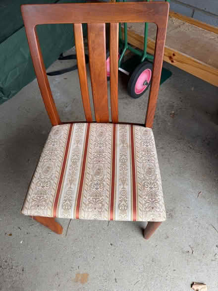 Photo of free Dining table and 7 chairs (Rayleigh SS6) #4