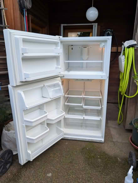 Photo of free Refrigerator (West Salem off Bonny Way) #1