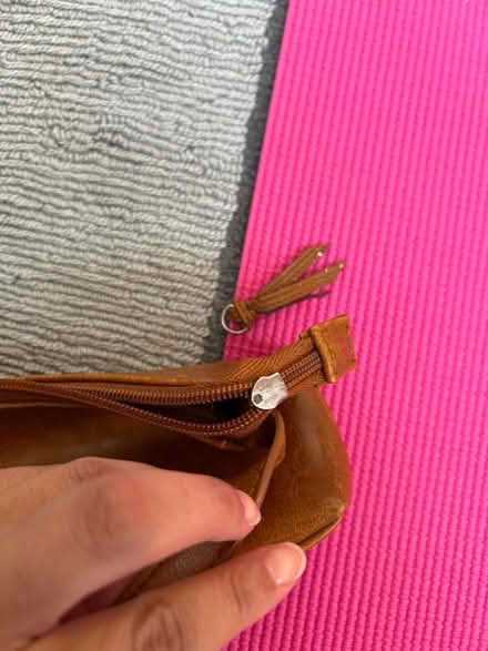 Photo of free Shoulder bag (KT3 new malden) #2