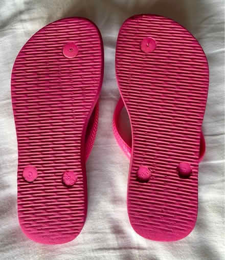 Photo of free Girls Havaianas flip flops EU 31 (Chatham, ME4) #2