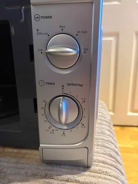 Photo of free Microwave (Stoneham SO50) #3