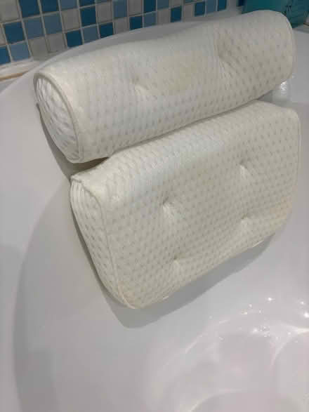 Photo of free Bath pillow (Mile Oak BN41) #1