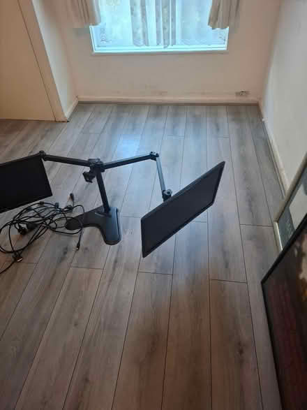 Photo of free 2 computer screens with stands (SE17) #3