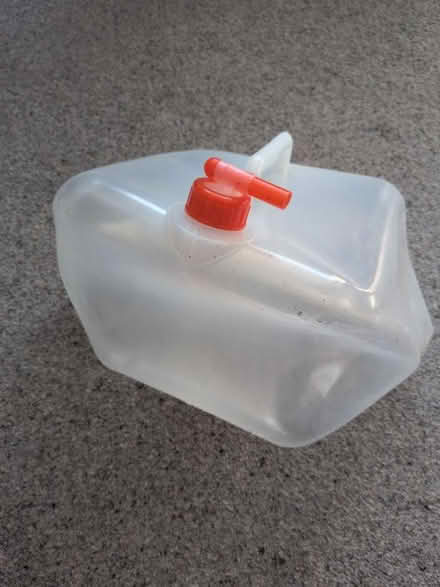 Photo of free water carrier (Leicester Forest East LE3) #1