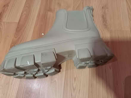 Photo of free Lady knee shoe (IG6) #1