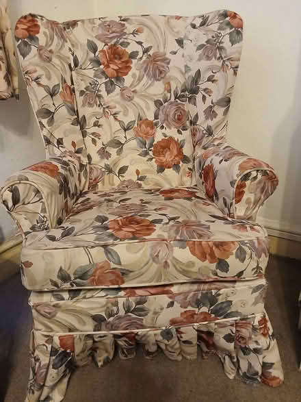 Photo of free Settee and 2 armchairs (LS8 3RG) #1