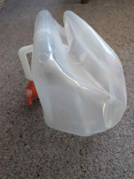 Photo of free water carrier (Leicester Forest East LE3) #2