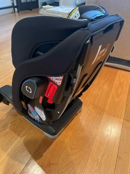Photo of free Graco car seat (Sw6 3et) #3