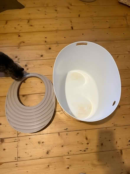Photo of free Cat litter box (SE15 4HX) #3