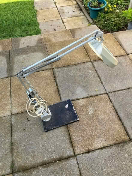 Photo of free Illuminating magnifier (Barrow upon Soar LE12) #1