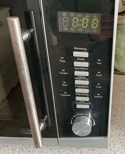 Photo of free Microwave oven (New Eltham SE9) #2