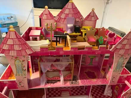 Photo of free 5ft doll house (Cambuslang g72) #4