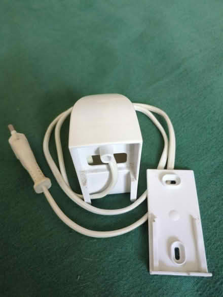 Photo of free Wall mount Braun toothbrush charger (Sheffield Lane Top S5) #2