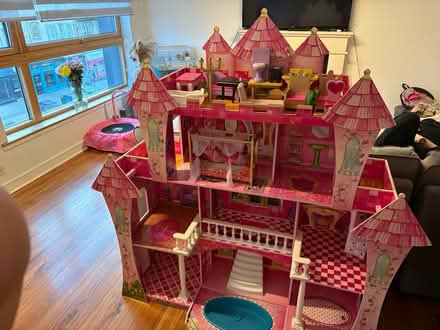 Photo of free 5ft doll house (Cambuslang g72) #3
