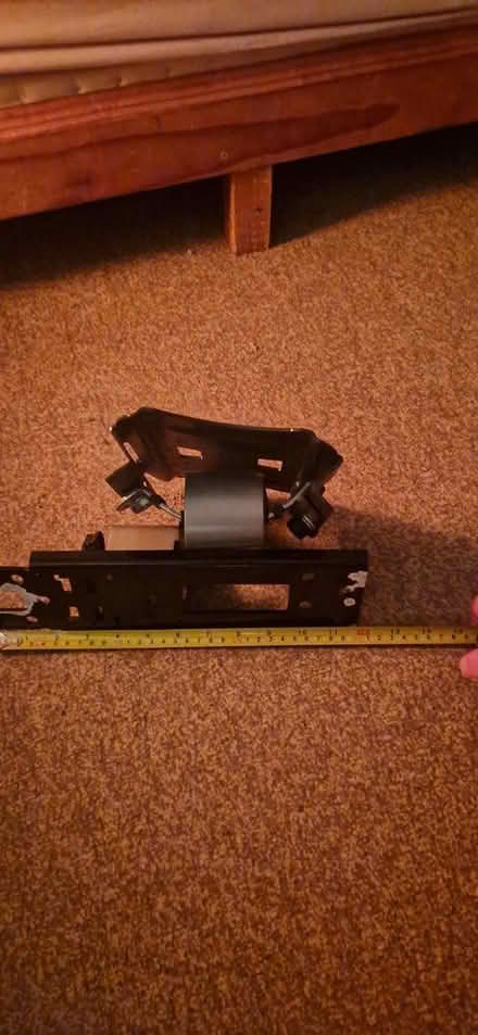Photo of free Screen wall mount heavy duty (Liss gu33) #2