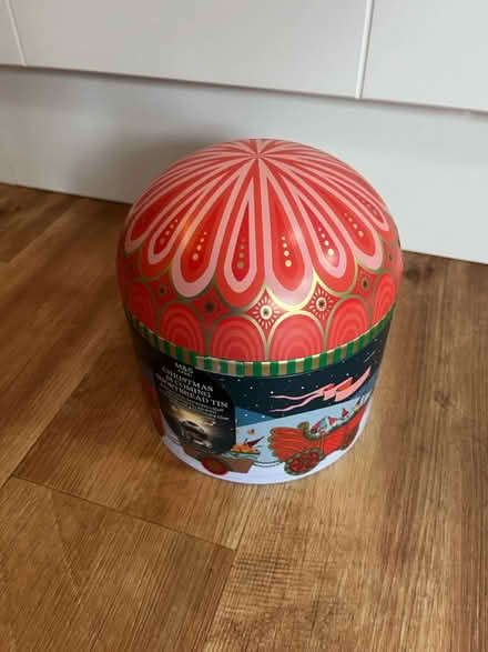 Photo of free Biscuit tin light up (BS16) #1