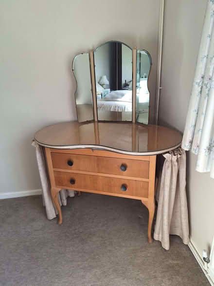 Photo of free Vintage dressing table (Navenby LN5) #1