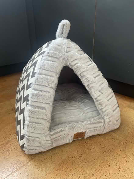 Photo of free Cat bed (Stoke Newington N16) #1