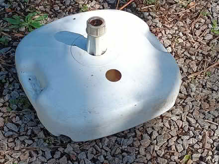 Photo of free Sunshade stand. (Rosudgeon TR20) #1