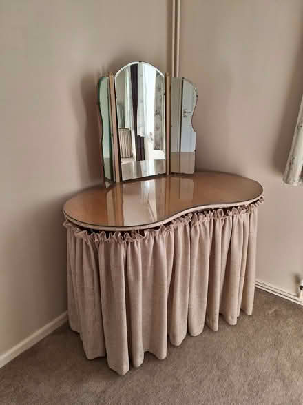 Photo of free Vintage dressing table (Navenby LN5) #2