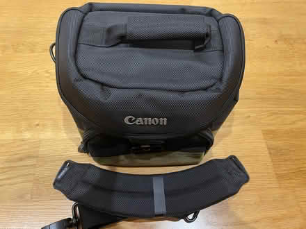 Photo of free Canon camera gadget carrying case with strap (Marlow SL7) #1