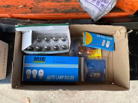 Photo of free various car light bulbs (Adel LS16) #1
