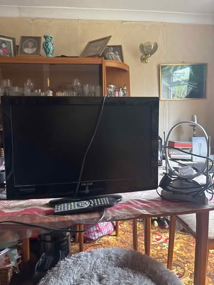 Photo of free 22” Samsung Tv (Milford, Godalming GU8) #1