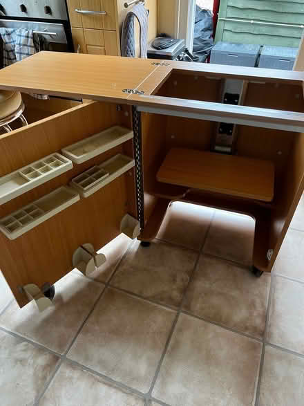 Photo of free Sewing machine table (Gu526qw) #4