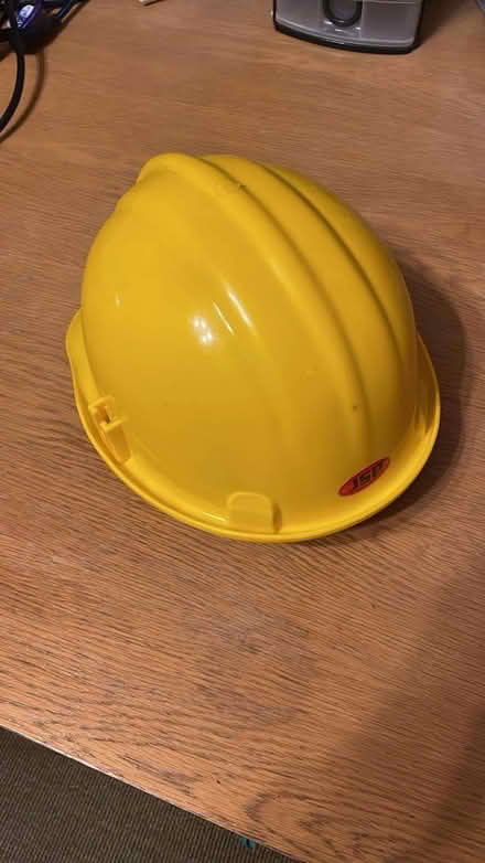 Photo of free generic hard hat - adult sized (New Malden KT3) #1