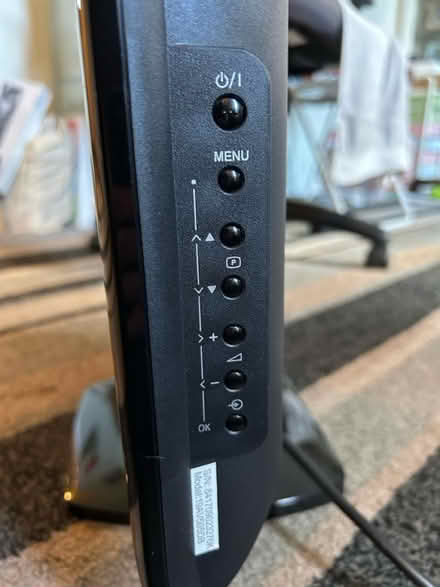 Photo of free Toshiba tv 19 inch (Jennetts park RG12) #4