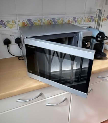 Photo of free microwave sharp perfect order (Shepherds Bush W6) #2