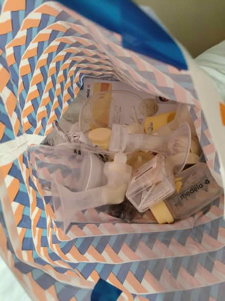 Photo of free Medela breast pump and bits (Sheffield Gleadless Valley S14) #2