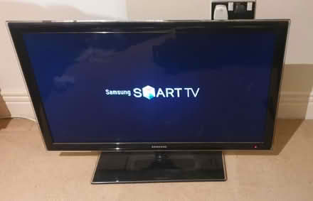 Photo of free 32 inch Samsung TV - Broken (London E16) #1