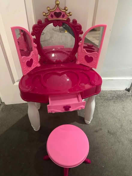 Photo of free Kids vanity table (Croydon CR2) #1