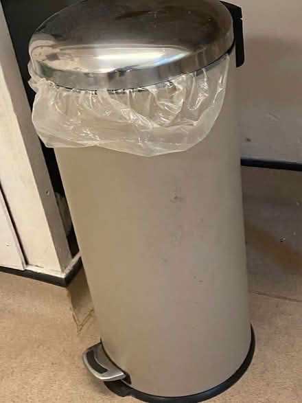 Photo of free Large bin (St Cross SO23) #2