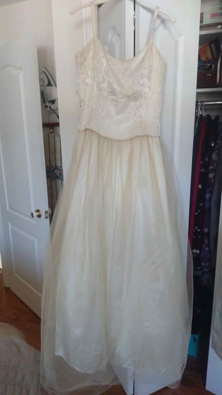 Photo of free Robe de bal/Bal dress (Limbour, Gatinau) #2