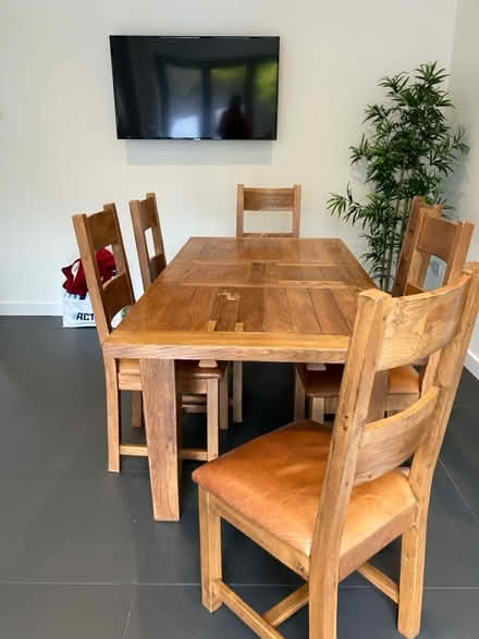 Photo of free Dining Table and six chairs (New Barnet En5 1ar) #4