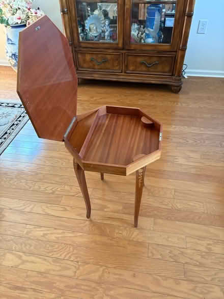 Photo of free decorative end table (Jackson township, Nj 08527) #4