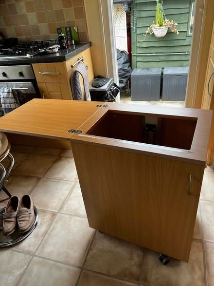 Photo of free Sewing machine table (Gu526qw) #2