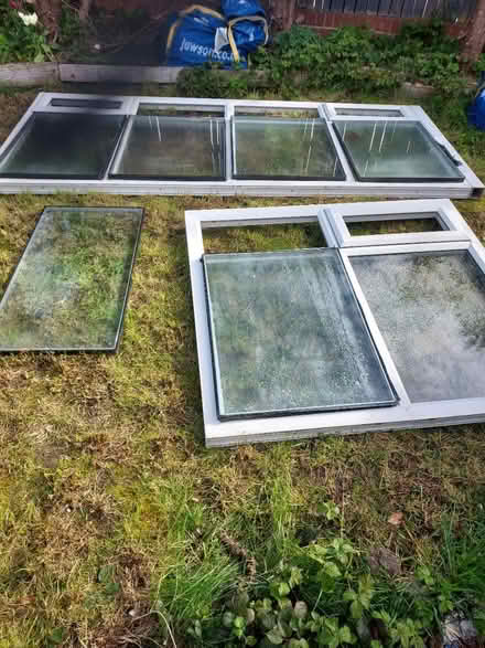 Photo of free Windows frames (High green S35) #1