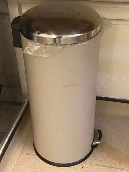 Photo of free Large bin (St Cross SO23) #1