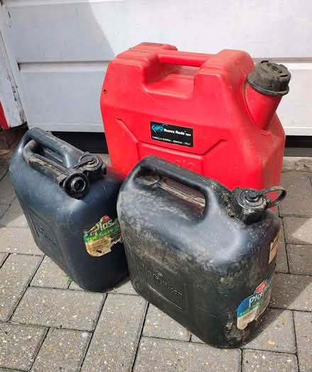Photo of free Diesel heavy duty Jerry cans (Fifield SL6) #1